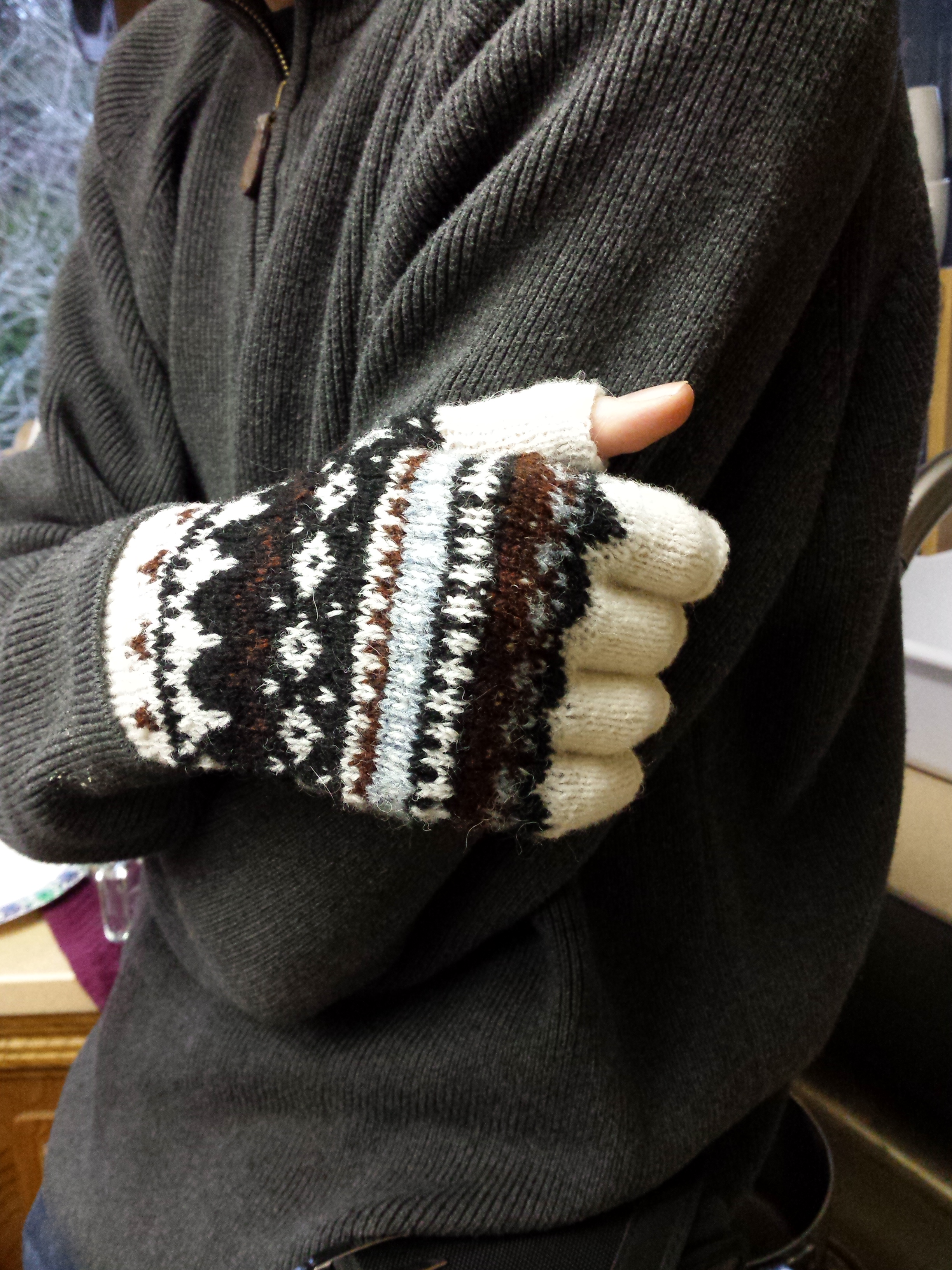 The Half Gloves of Sweater Homage